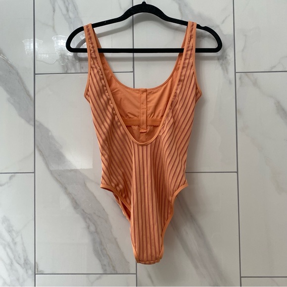 New! L*SPACE Ribbed Float On One Piece Swimsuit - Picture 5 of 8